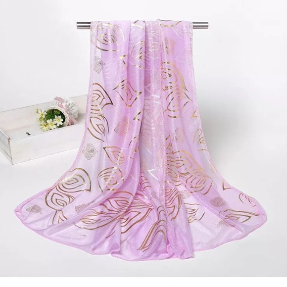 Absolutely beautiful light purple & gold scarf