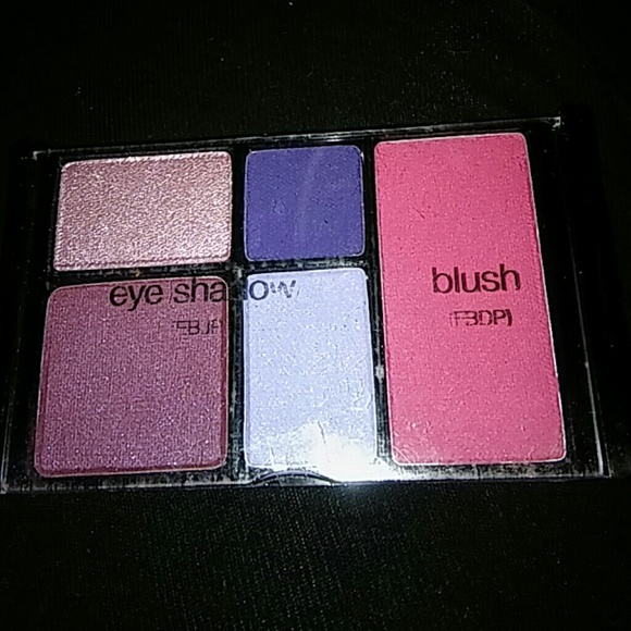 MAC Eyeshadow pallet w/t blush