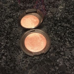 Becca shimmering skin perfector pressed rose gold