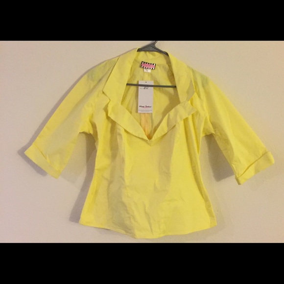 Low cut form fitting top from Pinup