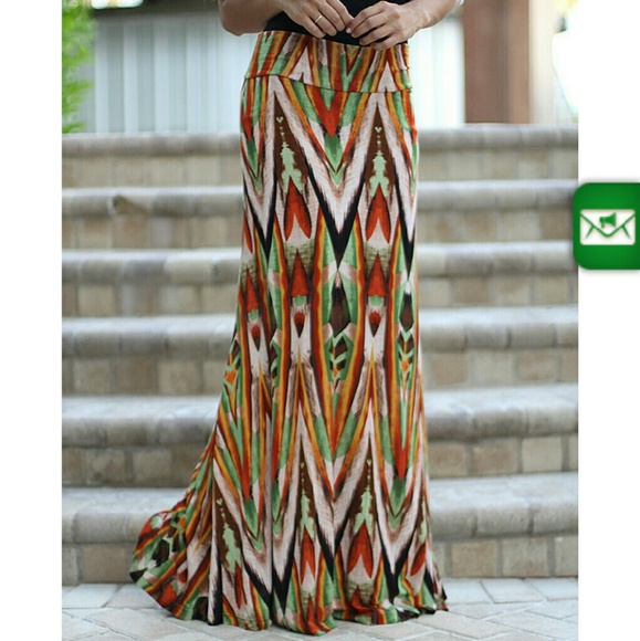 Maxi Skirt Printed Chevron like Size Small - Picture 1 of 4
