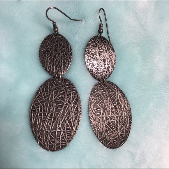 Gray/silver dangly oval earrings
