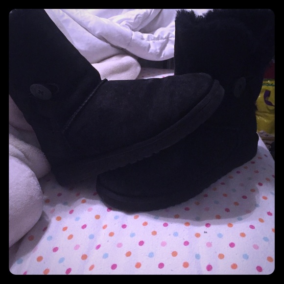 Black Bailey Button Uggs