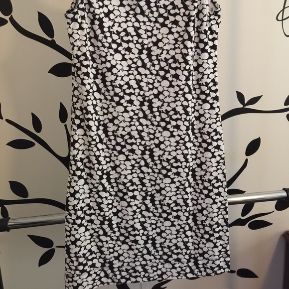 White flower dress - Picture 3 of 4