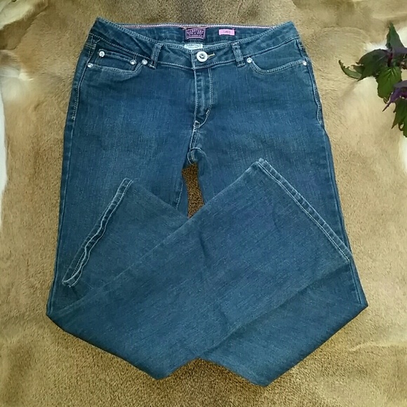 SALE!! NWOT Levi stratus & Co. Jeans. Size S flare