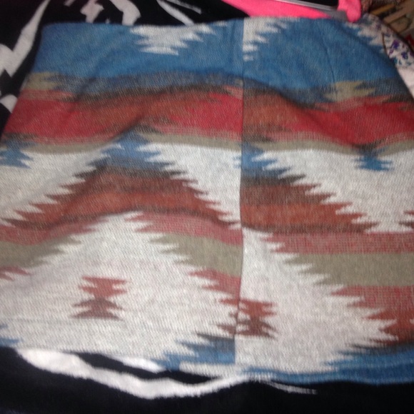 A size 6 American eagle tribal print skirt