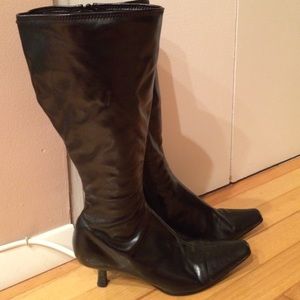 Black stretch vinyl sz 8 Impo boots.