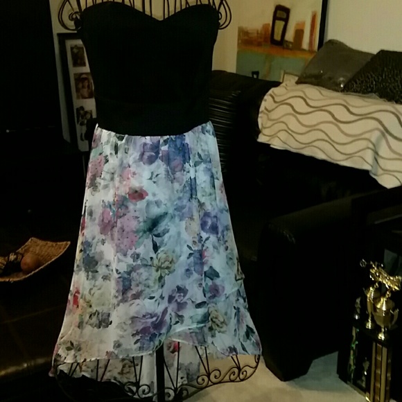 Beautiful strapless dress - Picture 2 of 4