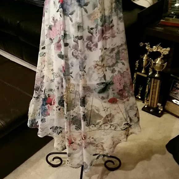 Beautiful strapless dress - Picture 4 of 4