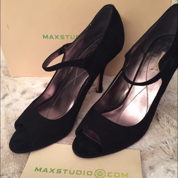 Max Studio suede pump