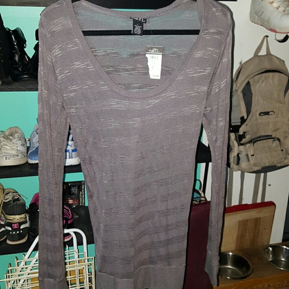 NWT Lightweight Long Sleeve Scoop Neck Top
