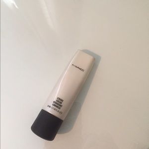 MAC strobe cream