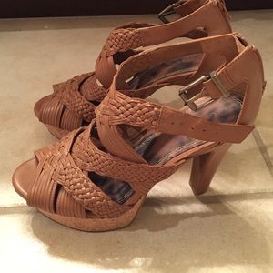 Gianni Bini tan heels