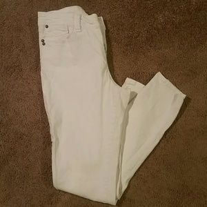 White skinny jeans (gently used)