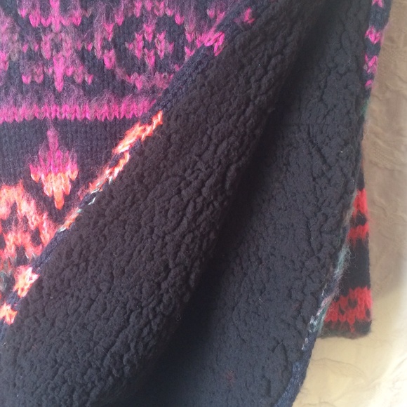 Urban Outfitters Unity Scarf - Picture 2 of 4