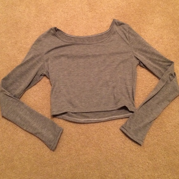 Long sleeve crop top