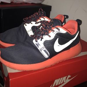 Roshe Runs with 3M reflective. Good condition