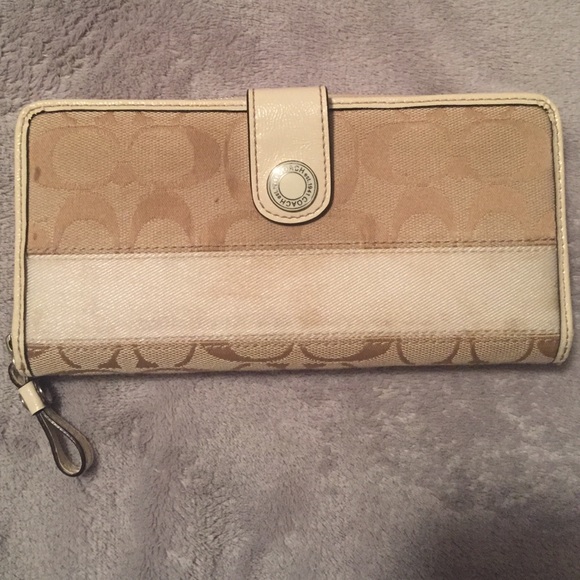 ❌SOLD ON MERI CARI!!❌ Coach Wallet