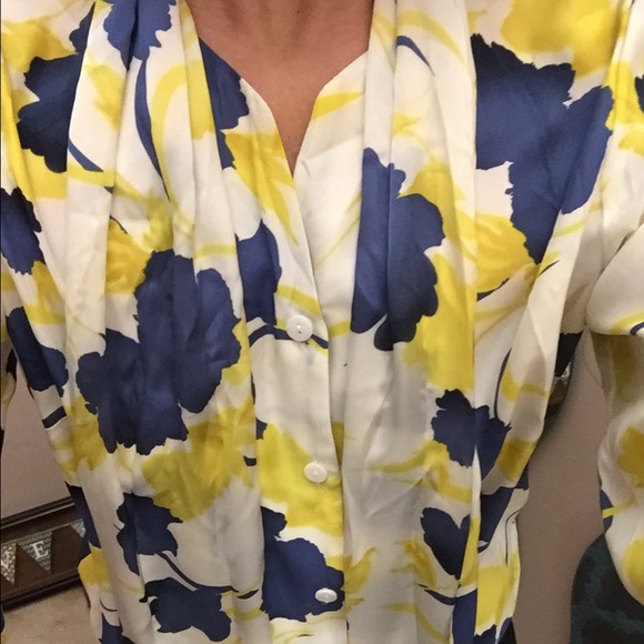 My favorite spring shirt - Picture 3 of 4