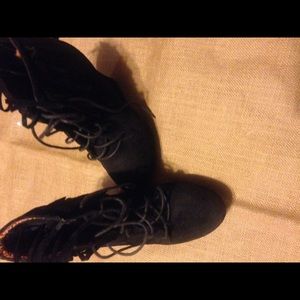 Black wedge fringe booties