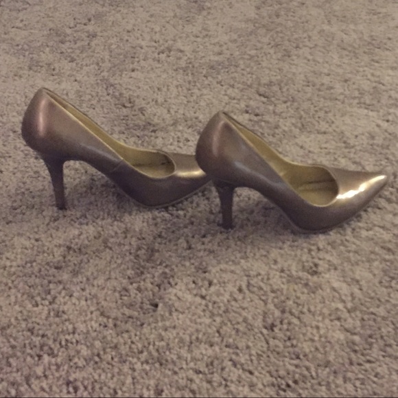 Size 6 shoe dazzle pumps