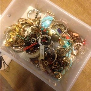 Assorted jewelry