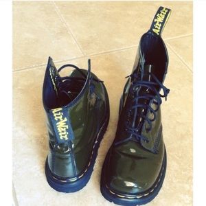 Green vintage combat boots "Doc" Martens