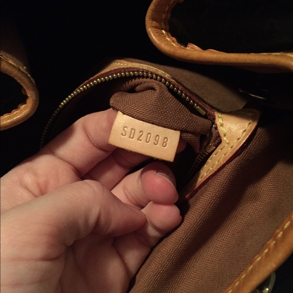 Louis Vuitton - Picture 3 of 4
