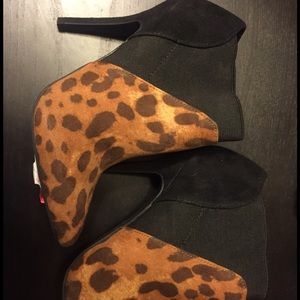 💥NWT  Zigi Soho Leopard Bootie sz 6💥💥