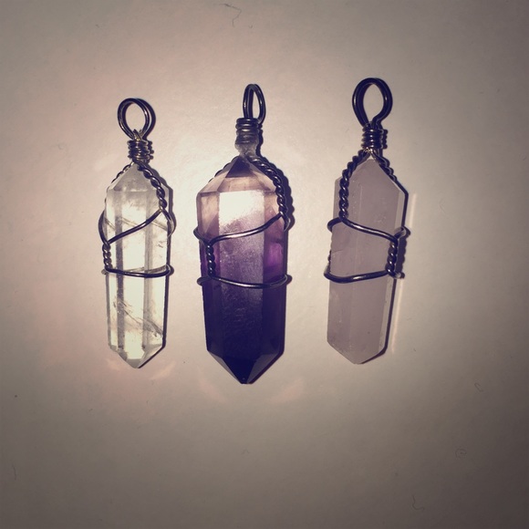 SET OF 3 STONE PENDANTS NEVER WORN