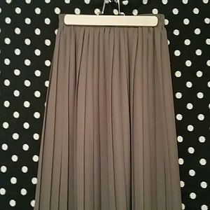 *PRICE DROP*Taupe Orvis Accordion Pleat Maxi Skirt