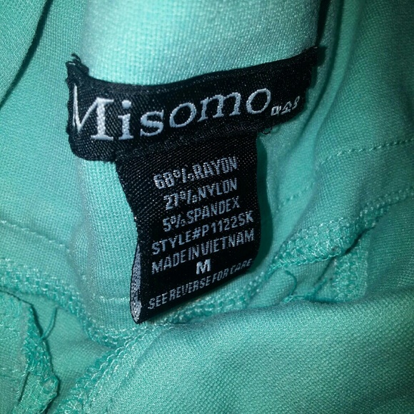 Crop top/high wasted stretchy shorts - Picture 4 of 4