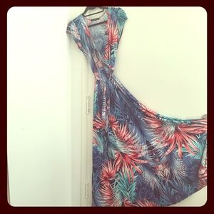 Flowing floral dress - NWT!