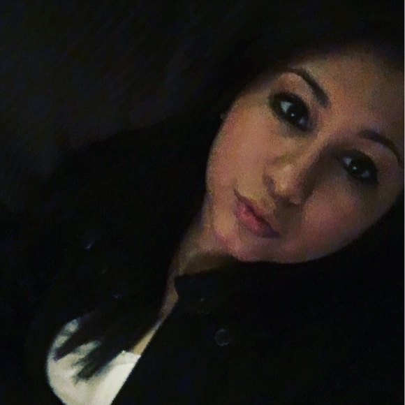 Meet your Posher, Steph - Picture 1 of 1