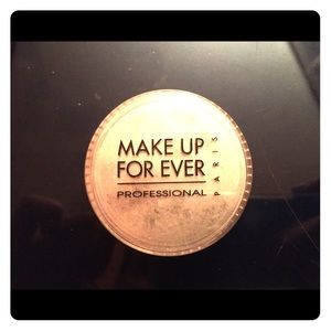 Makeup forever metal powder.