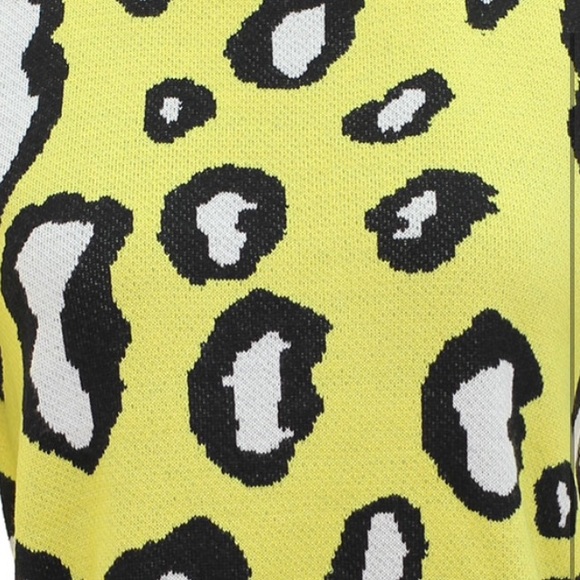 🆕Medium Yellow Leopard Sweater - Picture 2 of 3