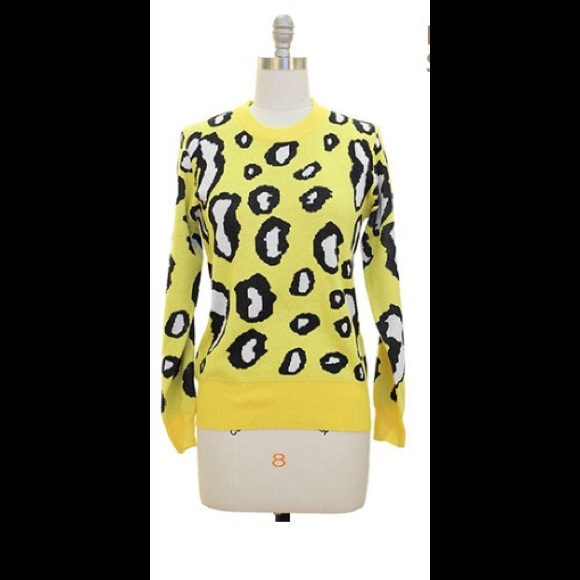 🆕Medium Yellow Leopard Sweater - Picture 3 of 3