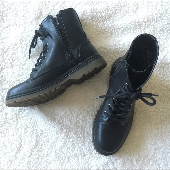 ✖️SOLD✖️Combat Boots w Gum Sole