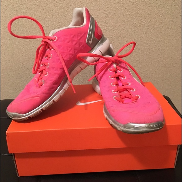 Like NEW Nike Free Fit 2! PRICE NEGOTIABLE!☺️