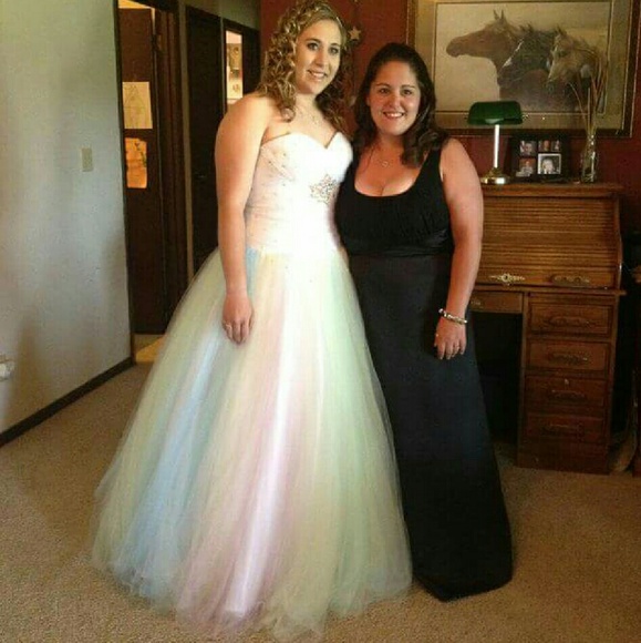 PROM DRESS!! - Picture 1 of 4