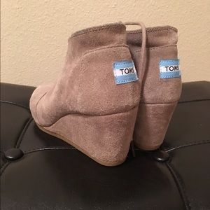 TOMS Taupe Suede Desert wedges