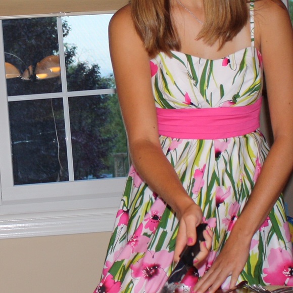 Bright Spring Dress-size 7 - Picture 2 of 3