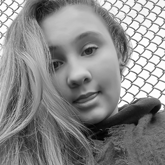 Meet your Posher, Heather - Picture 1 of 1