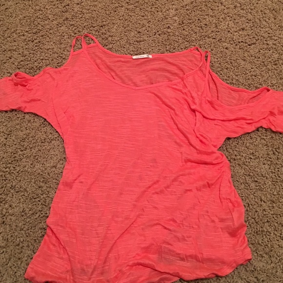 Soprano loose bare shoulder blouse