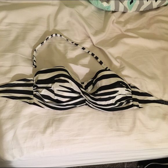 34D VS PushUp Swim top