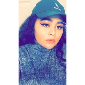 Meet your Posher, Dee