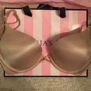 New VS Bombshell bra 32c