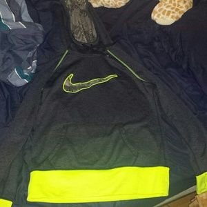 Nike swaetshirt