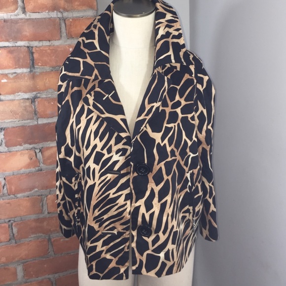 Stylish Blazer with an Abstract Print