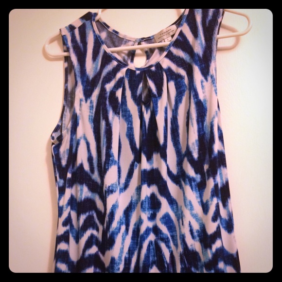 Tahari shell
